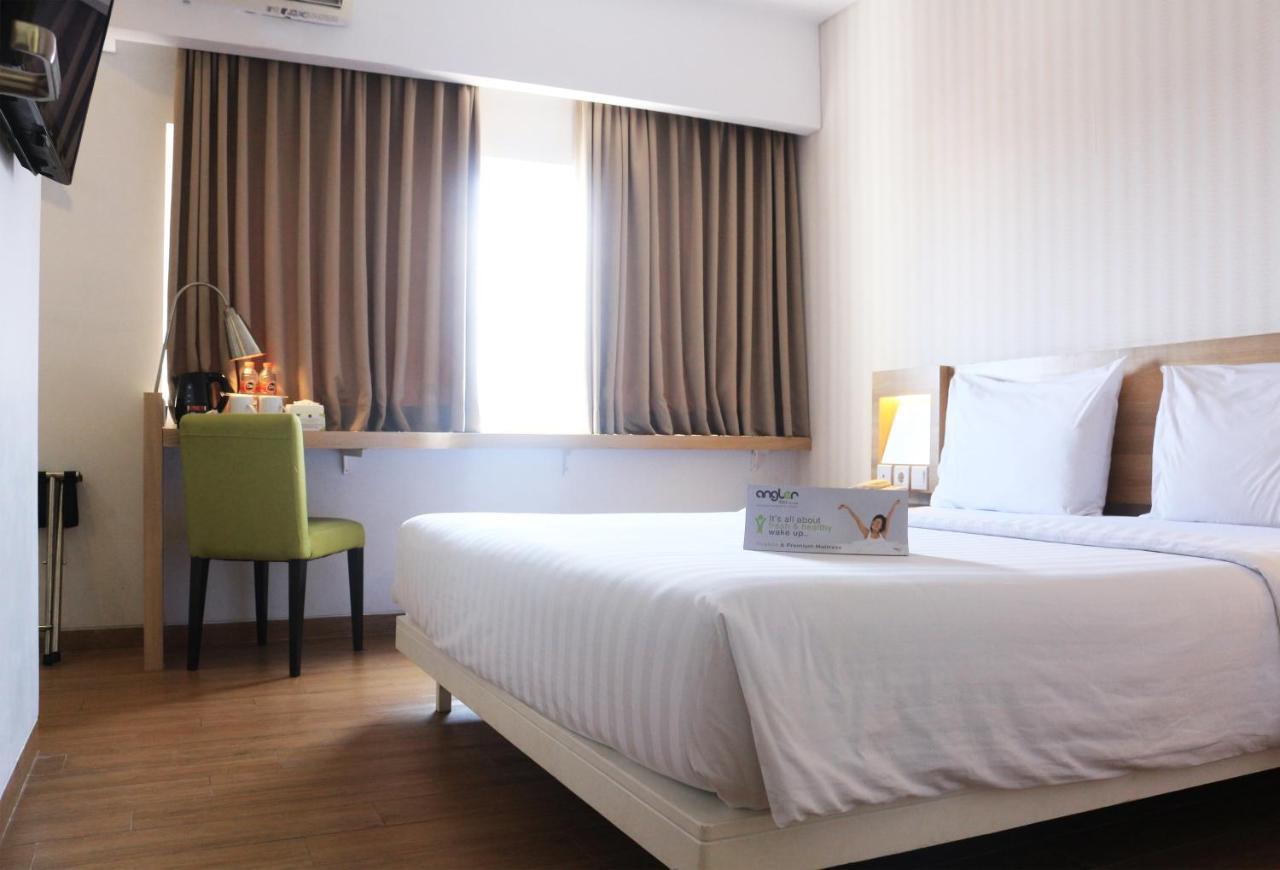 Whiz Prime Hotel Basuki Rahmat Malang Exterior foto