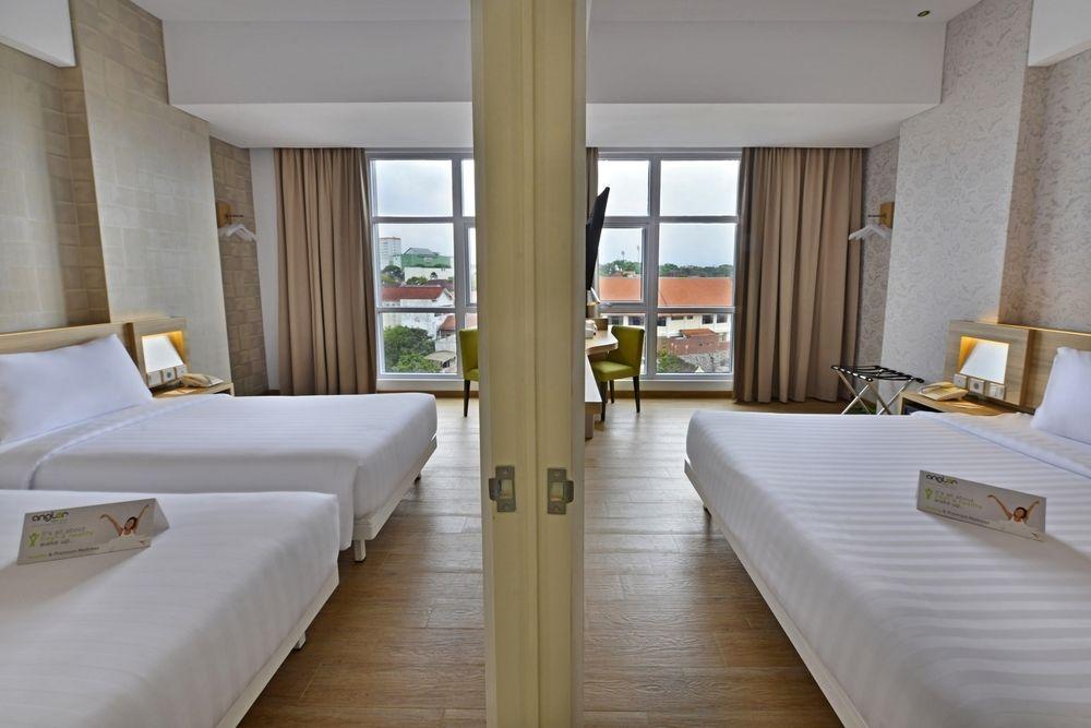 Whiz Prime Hotel Basuki Rahmat Malang Exterior foto