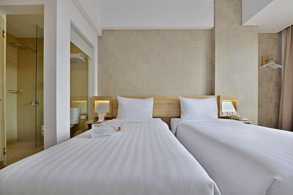 Whiz Prime Hotel Basuki Rahmat Malang Exterior foto