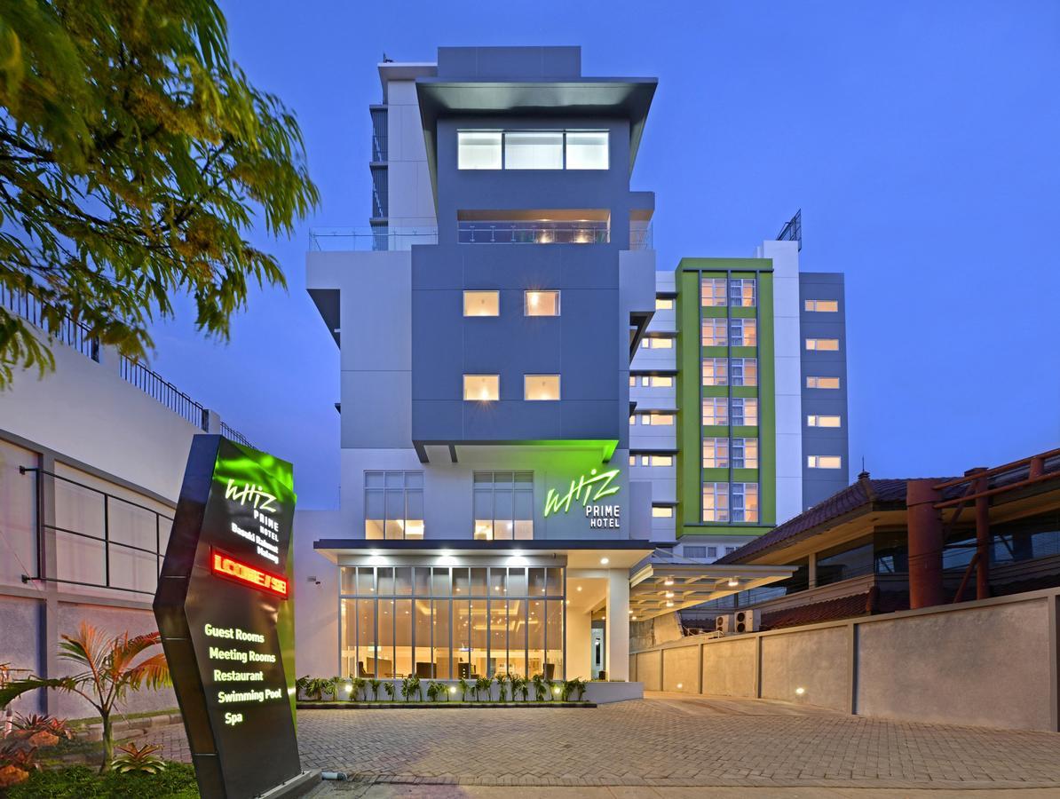 Whiz Prime Hotel Basuki Rahmat Malang Exterior foto