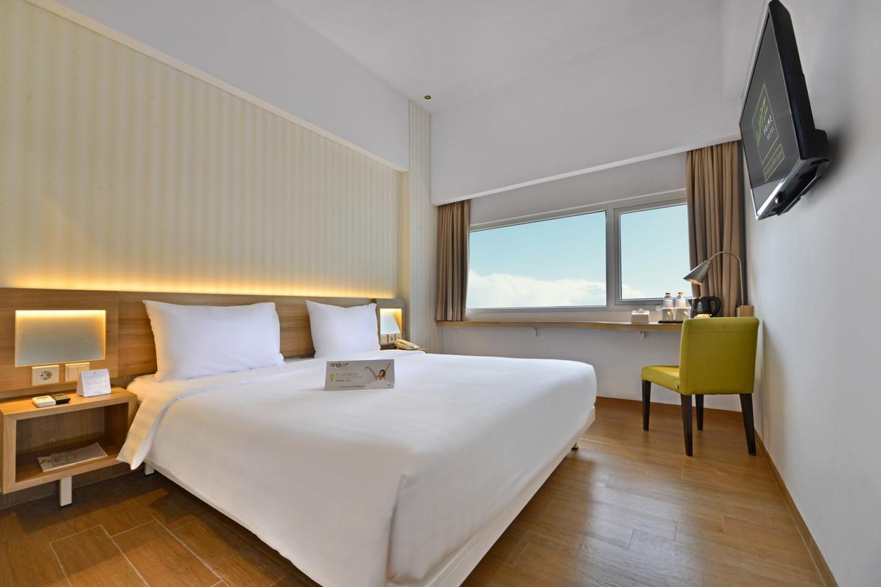 Whiz Prime Hotel Basuki Rahmat Malang Exterior foto