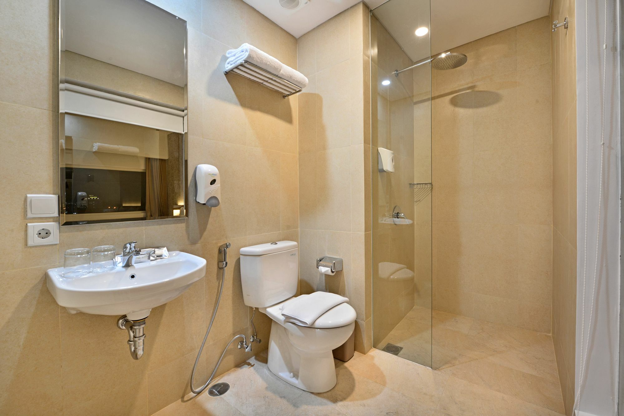 Whiz Prime Hotel Basuki Rahmat Malang Exterior foto